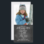 Tarjeta Festiva Navidades de Chalkboard Wish<br><div class="desc">Los saludos de las vacaciones se muestran en esta exclusiva tarjeta de fotos de Año Nuevo y Navidades de estilo pizarra. La tipografía que parece una tiza en una pizarra está colocada debajo de un cartel para enviarte lo mejor posible. Personalizar con su propio nombre o mensaje. Añade tu fotografía...</div>