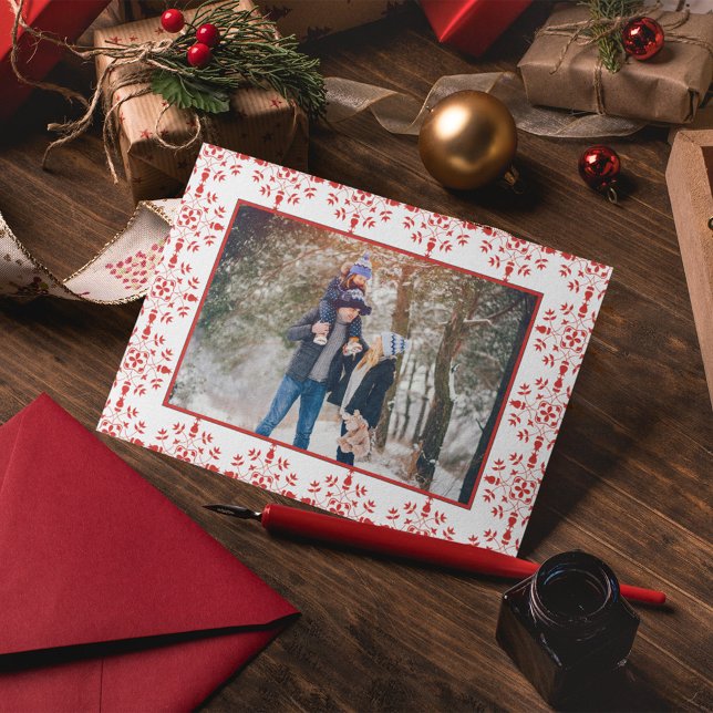 Tarjeta Festiva Navidades de copo de nieve Red Elegant Foto (Red snowflake photo folding card template. )