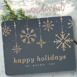 Tarjeta Festiva Navidades de copos de nieve del invierno moderno<br><div class="desc">El diseño está compuesto por Navidades modernos de copos de nieve en invierno. Disponible aquí: http://www.zazzle.com/store/selectpartysupplies</div>