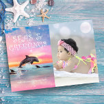 Tarjeta Festiva Navidades de Dolphin Seas & Greetings Beach<br><div class="desc">La tarjeta de fotografía navideña con temática playera muestra un mágico cuadro marino de un delfín saltando bajo un cielo atardecer con la leyenda "Mares y saludos". Personaliza tu foto y tu saludo de vacaciones. Arte por KL Stock</div>