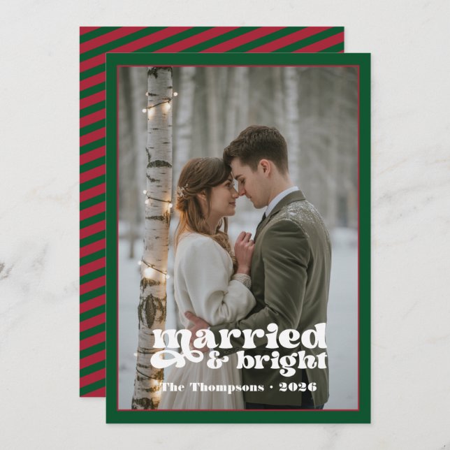 Tarjeta Festiva Navidades de Emerald Green y Ruby Newlyweds (Anverso / Reverso)