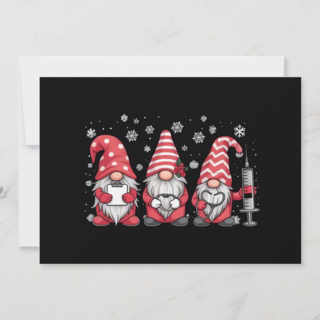 Tarjeta Festiva Navidades de enfermería Gnomes Cute Xmas Scrub (Anverso)