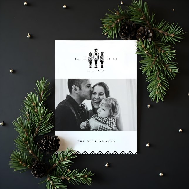 Tarjeta Festiva Navidades de fotografía de desnucracker en blanco  (Black & White Trendy Nutcracker Photo Christmas Holiday Card)