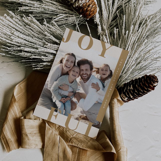 Tarjeta Festiva NAVIDADES de fotografía de familia moderna de LOTT (LOTTIE Gold Joyful Modern Family Photo Christmas Holiday Card)