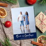Tarjeta Festiva Navidades de fotografía de Florida Beach Blue Stri<br><div class="desc">Navidades tarjetas de vacaciones en un diseño náutico de playa marina "Mares y saludos". Personalizar con tu foto y nombres. Esta tarjeta de Navidad de playa se transforma en un diseño de franjas náuticas azul marino y blanco en la parte trasera.</div>