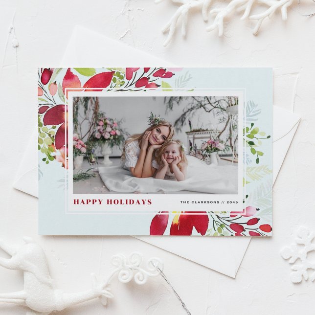 Tarjeta Festiva Navidades de fotografía de la acuarela festiva de  (Customizable photo holiday card featuring watercolor red red poinsettia and greenery)