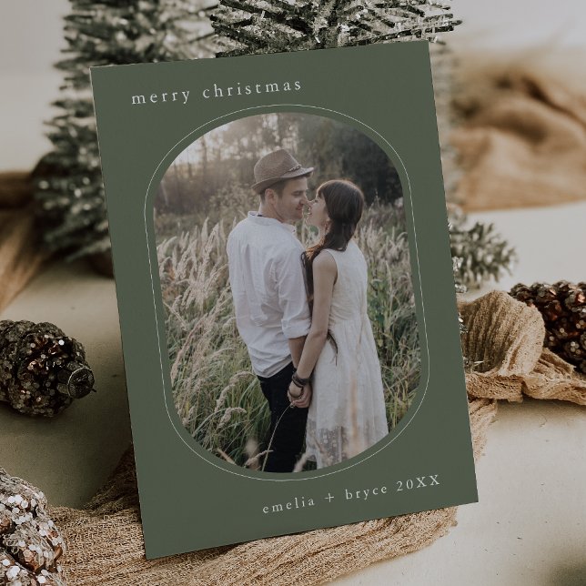 Tarjeta Festiva NAVIDADES de fotografía de la familia moderna y ve (EMELIA Green Simple Modern Family Photo Christmas Holiday Card)