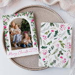 Tarjeta Festiva Navidades de fotografía del Arco de la vegetación<br><div class="desc">Esta colección cuenta con flores color agua rosa brillante,  bayas y vegetación de invierno con tipografía moderna y elegante,  con un patrón botánico de invierno.</div>