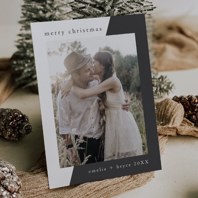 Tarjeta Festiva NAVIDADES de fotografía familiar mínima única y gr (EMELIA Gray Unique Minimal Family Photo Christmas Holiday Card)