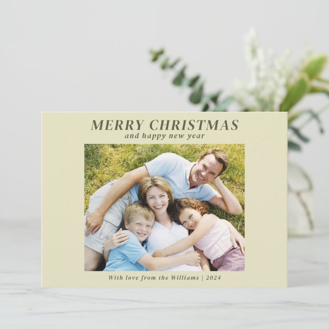 Tarjeta Festiva Navidades de fotografía familiares modernos Beige (Anverso de pie)