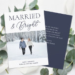 Tarjeta Festiva Navidades de fotografía modernos con escritura azu<br><div class="desc">Tarjeta de vacaciones para Navidades de fotografía modernos con escritura azul brillante y casada. Envíe personalizable y saludos personalizados de vacaciones a amigos, colegas y familia en festividades de diseño fotográfico simple, moda, elegante y moderno, tarjetas de estilo minimalista natural! Debajo de la caligrafía se muestra el mensaje de bienvenida...</div>