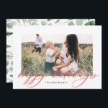 Tarjeta Festiva Navidades de fotografía modernos mínimos guión ele<br><div class="desc">Moderno follaje mínimo es feliz vacaciones guiado por tarjeta de Navidades de vacaciones. El eucalipto pintado a mano,  el follaje mínimo y la moderna corona rústica de mimbre le dan a esta tarjeta un ambiente lujoso. En verdes,  marrones y grises elegantes.</div>