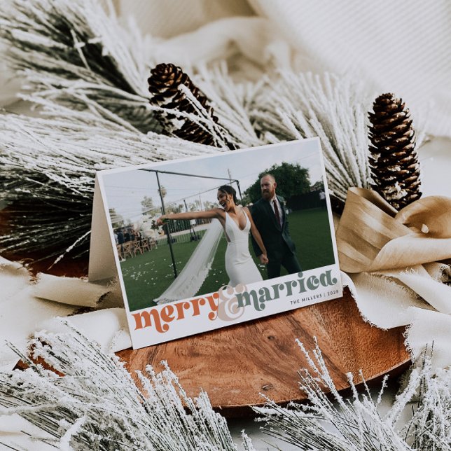 Tarjeta Festiva Navidades de fotografía retro recién casados (Retro Newlywed Photo Christmas Card)