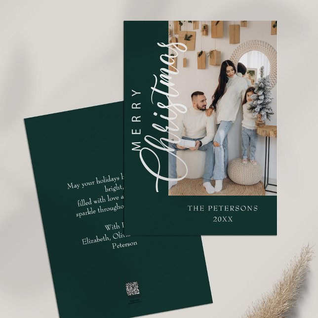 Tarjeta Festiva Navidades de fotografía verde de la esmeralda mode (Modern Emerald Green Photo Christmas Greeting Holiday Card on a table )