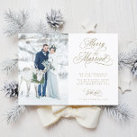 Tarjeta Festiva Navidades de Gold Merry y casados con recién casad<br><div class="desc">Elegante y romántica caligrafía rápida con una foto en la parte delantera y una opcional en la parte trasera. Para una personalización más avanzada de este diseño,  haga clic en el BOTÓN HERRAMIENTA DE DISEÑO AZUL de arriba.</div>
