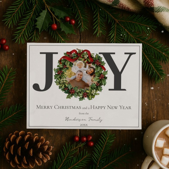 Tarjeta Festiva Navidades de la alegría blanca Wreath Photo (White Joy Christmas Wreath Photo Holiday Card)