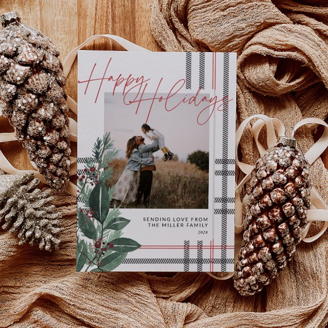 Tarjeta Festiva Navidades de la familia Rustic Plaid Greenery (Rustic Plaid Greenery Family Photo Christmas Card)