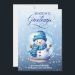 Tarjeta Festiva Navidades de la temporada de Snowman Blue White sa<br><div class="desc">"Saludos de temporada" Navidades del personalizable saludan a los  con una linda muñeca de nieve dentro de un globo de nieve sobre un suave fondo azul. Personaliza con tu apellido. Comuníquese conmigo para obtener ayuda con sus personalizaciones o para solicitar productos adicionales de correspondencias o coordinación de Zazzle.</div>