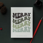 Tarjeta Festiva Navidades de la tipografía verde de Merry Groovy W<br><div class="desc">Tarjeta de Navidad Merry Merry Merry Merry: un diseño retro,  con una tipografía vintage onizada y una paleta verde muda.</div>