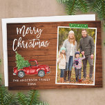 Tarjeta Festiva Navidades de madera de Cinta Verde Cinta Cinta Cin<br><div class="desc">Camión Rojo Vintage con color de agua estilo Brush moderno con árbol de navidad Tarjeta de vacaciones de la familia navideña - Madera rústica de campo,  Cinta de nevadas verdes</div>