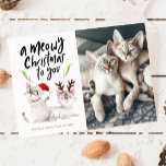 Tarjeta Festiva Navidades de Meowy adoran foto de gato<br><div class="desc">Cuesta y graciosa tarjeta de fotos de Navidad con un ilustracion de dos gatos siameses usando un sombrero de santa y cánticos. El texto de la tipografía de arriba dice "navidades miedosos para ti". Puede agregar su propia imagen de gatito junto a ella. La parte trasera de la tarjeta son...</div>