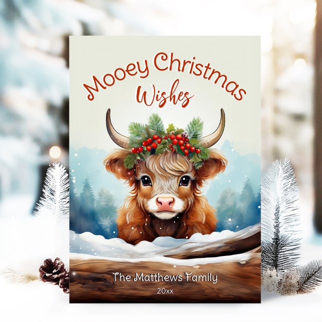 Tarjeta Festiva Navidades de Peeking Highland Cow Mooey (Adorable Winter Snowy Scene With Peeking Dogs or Farm/Woodland Animals - Over 50 to Choose From!)