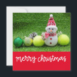 Tarjeta Festiva Navidades de tenis con bola de tenis y Snowman<br><div class="desc">Navidades de tenis con bola de tenis y Snowman</div>