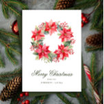 Tarjeta Festiva Navidades de Wreath de Poinsettia con el estilo de<br><div class="desc">Una dulce acuarela de Navidades de flores de bayas rojas y de poinsettia luce sobria y elegante con un tipo clásico en esta clásica tarjeta de vacaciones con una foto y un espacio para un mensaje más largo en la parte trasera de esta tarjeta plana.</div>