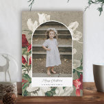 Tarjeta Festiva Navidades del Arco de Fotos de Florals de Invierno<br><div class="desc">Esta hermosa tarjeta fotográfica navideña presenta un diseño de flores pintadas (flores de manzana) en rojo, blanco y verde sobre un fondo como la borrega. Tu foto se destaca en un marco en forma de arco. Fácil de personalizar para las tarjetas elegantes que se envían a la familia y amigos!...</div>
