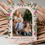 Tarjeta Festiva Navidades del Arco de Verdor Botánico Rosa de Rubo<br><div class="desc">Esta colección cuenta con flores color agua rosa brillante,  bayas y vegetación de invierno con tipografía moderna y elegante,  con un patrón botánico de invierno.</div>