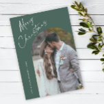 Tarjeta Festiva Navidades del Boho Arch con guión simple<br><div class="desc">Simple Script Boho Arch 1 Tarjeta de vacaciones para Navidades de fotografía. La parte de atrás tiene un patrón de flores silvestres. Haga clic en el botón personalizar para personalizar este diseño con sus detalles.</div>