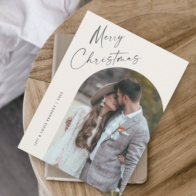 Tarjeta Festiva Navidades del Boho Arch con guión simple (Simple script boho arch photo Christmas holiday card with modern elegant handwritten typography.)