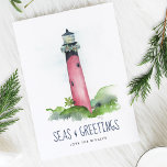 Tarjeta Festiva Navidades del faro acuático Florida Beach<br><div class="desc">Esta tarjeta de Navidades temáticos de la costa presenta mi acuarela original Júpiter pintada a mano, faro de Florida en tonos rojos sobre un fondo blanco y fresco. Las palabras Mares y Saludos se configuran en una tipografía de escritura de pincel moderna en azul marino. El interior presenta un color...</div>