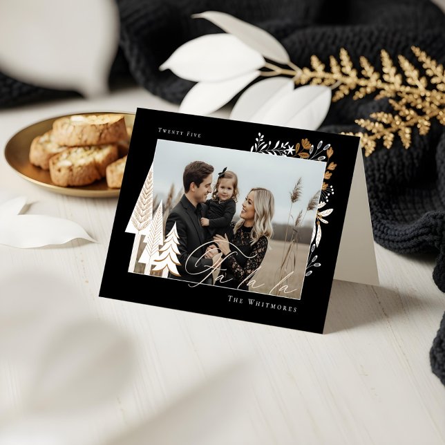 Tarjeta Festiva Navidades Elegantes Modernos Fa La Photo Evergreen (Elegant Modern Fa La La Photo Evergreen Christmas Holiday Card)