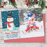 Tarjeta Festiva Navidades felices de invierno de Snowman<br><div class="desc">Comparte tus saludos navideños con esta adorable tarjeta de vacaciones para Navidades de nieve. Incluye una foto familiar y un muñeco de nieve en una noche nevada. Perfecto para enviar a tu familia y amigos. Fácil de personalizar con los nombres de tu familia. Diseñado para ti por Blackberry Boulevard.</div>