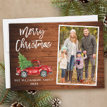 Tarjeta Festiva Navidades fotográficos de Camión de Vintage de Mad<br><div class="desc">Camión Rojo Vintage de color de agua con árbol de Navidad - Tarjeta de vacaciones de la familia navideña - Madera rústica de campo</div>