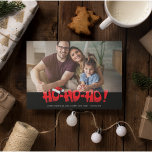 Tarjeta Festiva Navidades fotográficos de la familia Santa Ho Ho H<br><div class="desc">Navidades de fotografía familiares reciben tarjetas de felicitación en un bonito diseño inspirado en Santa Lucía,  "Ho Ho Ho",  que revierte el patrón de copos de nieve de los Navidades en rojo y negro en la espalda. Personalizar con su foto horizontal,  mensaje y apellido.</div>