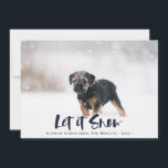 Tarjeta Festiva Navidades fotográficos de Let It Snow Winter<br><div class="desc">Déjalo que la nieve guión moderno de brocha azul marino oscuro superposición de foto,  tarjeta de vacaciones. Línea de texto de plantilla con el color azul correspondiente al mensaje,  nombre y año. La parte posterior de la tarjeta muestra un patrón azul marino oscuro nevado.</div>