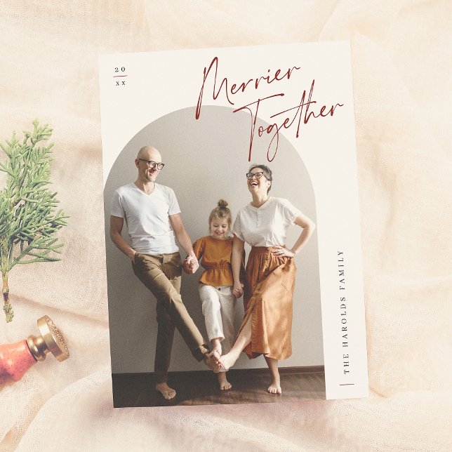 Tarjeta Festiva Navidades fotográficos de Merrier Together Arch (Subido por el creador)