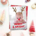 Tarjeta Festiva NAVIDADES fotográficos de Nariz Roja MOVABLES/EDIT<br><div class="desc">**CONSEJO DE DISEÑO: Haga clic en "Editar usando herramienta de diseño" para mover o redimensionar los elementos de diseño. Si necesitas más de un juego, simplemente copia/pega, entonces mueve lo que sea necesario.** Esta divertida tarjeta de fotos de vacaciones incluye una foto vertical con nariz roja y cortantes que son...</div>
