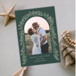 Tarjeta Festiva Navidades fotográficos modernos de Green Arch<br><div class="desc">Una tarjeta festiva de Navidades de fotografía con acuarela pintada a mano y tipografía de escritura moderna. La parte trasera tiene un lugar para una nota personal más larga. Haga clic en el botón de edición para personalizar este diseño con sus detalles.</div>