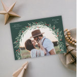 Tarjeta Festiva Navidades fotográficos modernos de Green Arch<br><div class="desc">Una tarjeta festiva de Navidades de fotografía con acuarela pintada a mano y tipografía de escritura moderna. La parte trasera tiene un lugar para una nota personal más larga. Haga clic en el botón de edición para personalizar este diseño con sus detalles.</div>