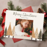 Tarjeta Festiva Navidades fotográficos neutrales de Winter Forest<br><div class="desc">Esta tarjeta de Navidades fotográficos retrato presenta un diseño de invierno festivo de siempre verde sobre un fondo neutro. Personalizar fácilmente estas tarjetas mediante la función de personalización.</div>