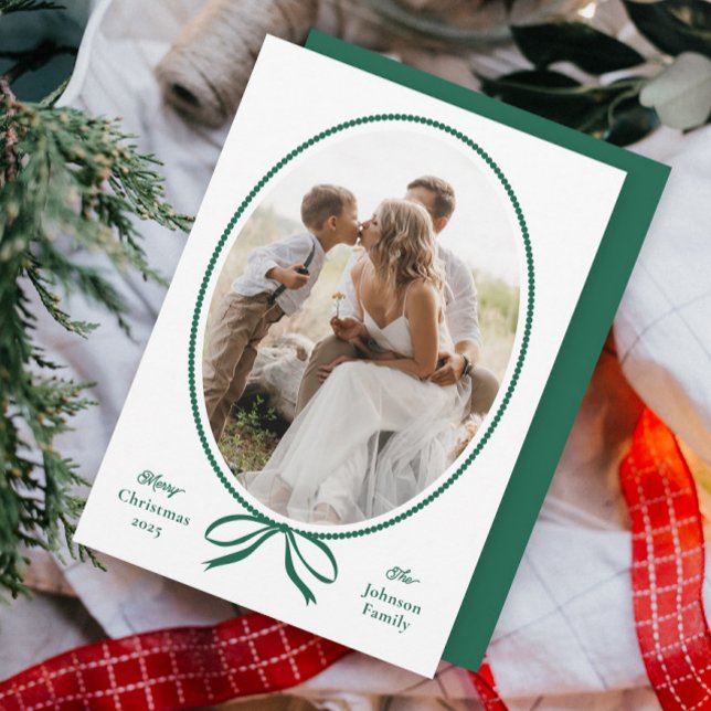 Tarjeta Festiva Navidades fotográficos simples de color verde bajo (Had drawn bow oval frame classic photo Christmas holiday cards.)