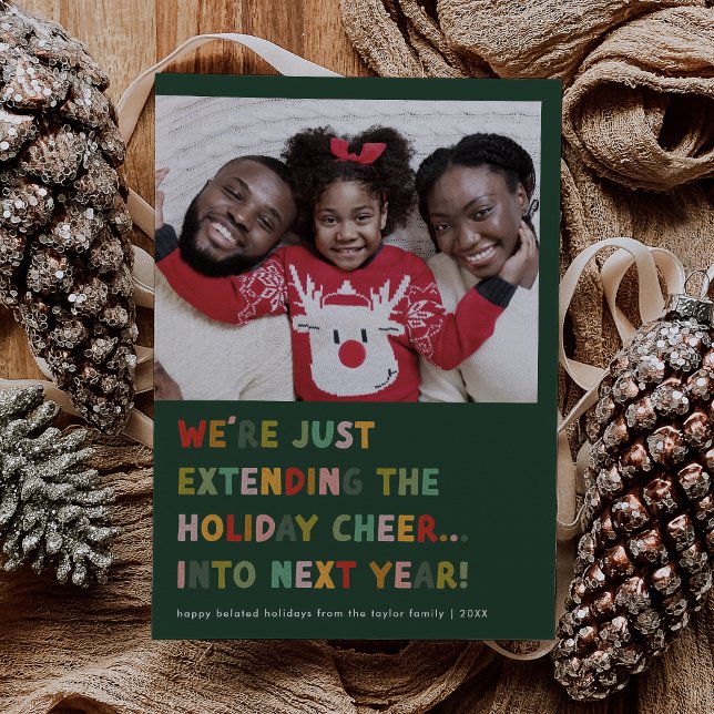 Tarjeta Festiva NAVIDADES graciosos de CAROL Green Cute a finales  (CAROL Green Cute Late New Years Funny Christmas Holiday Card)