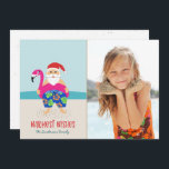 Tarjeta Festiva Navidades graciosos Tropical Beach Santa Photo<br><div class="desc">Esta adorable tarjeta fotográfica navideña cuenta con un Santa tropical dibujado a mano, con baúles de baño coloridos y un flotador de piscina flamingo fucsia brillante. Otros detalles incluyen una playa de arena, el océano, un cielo azul, y una tipografía elegante, que dice "Los deseos más cálidos". ¡Fácil de personalizar...</div>