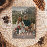 Tarjeta Festiva Navidades Gris Boho Polka Dot Gradiente Foto compl<br><div class="desc">Esta tarjeta de vacaciones con fotos de Navidades de polka polka gris gradiente es perfecta para su moderno saludo de vacaciones de bohemia inspirado en una casa de campo. El clásico estilo rústico, aunque delicado, le confiere un aspecto muy original, conservándolo en lo lindo y sencillo. Los puntos de polka...</div>