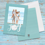 Tarjeta Festiva Navidades Holiday Joy Photo Simple Trendy Beach<br><div class="desc">Este diseño presenta Navidades vacaciones Navidades modernos vacaciones alegría simple moderna, playa náutica foto tropical de vacaciones, imagen familiar 1 una turquesa y un dólar océano tropical costero, vida marina turquesa verde azulado, moderna y elegante texto tipográfico, guión de caligrafía caprichosa, moderna isla de vacaciones minimalista, tarjetas de felicitación fotográfica...</div>