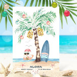 Tarjeta Festiva Navidades Island Surf Santa Aloha Tropical Beach<br><div class="desc">La carta de los Navidades temáticos del surf cuenta con una palmera (decorada con adornos y luces de cuerda) en una isla tropical con una tabla de surf, pez estrella, aves marinas y Santa natación en el océano dando el signo Aloha mientras disfruta de una bebida tropical. Ambas líneas de...</div>