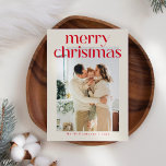 Tarjeta Festiva Navidades minimalistas de fotografía de Personaliz<br><div class="desc">Tarjeta de vacaciones para Navidades de fotografía vertical Personalizado minimalista simple rojo moderno</div>